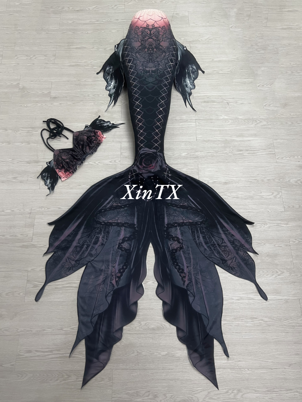 Mermaid Tail Dark Gothic Style - Aquarium & Marine Museum Kota Kinabalu 评论和价格