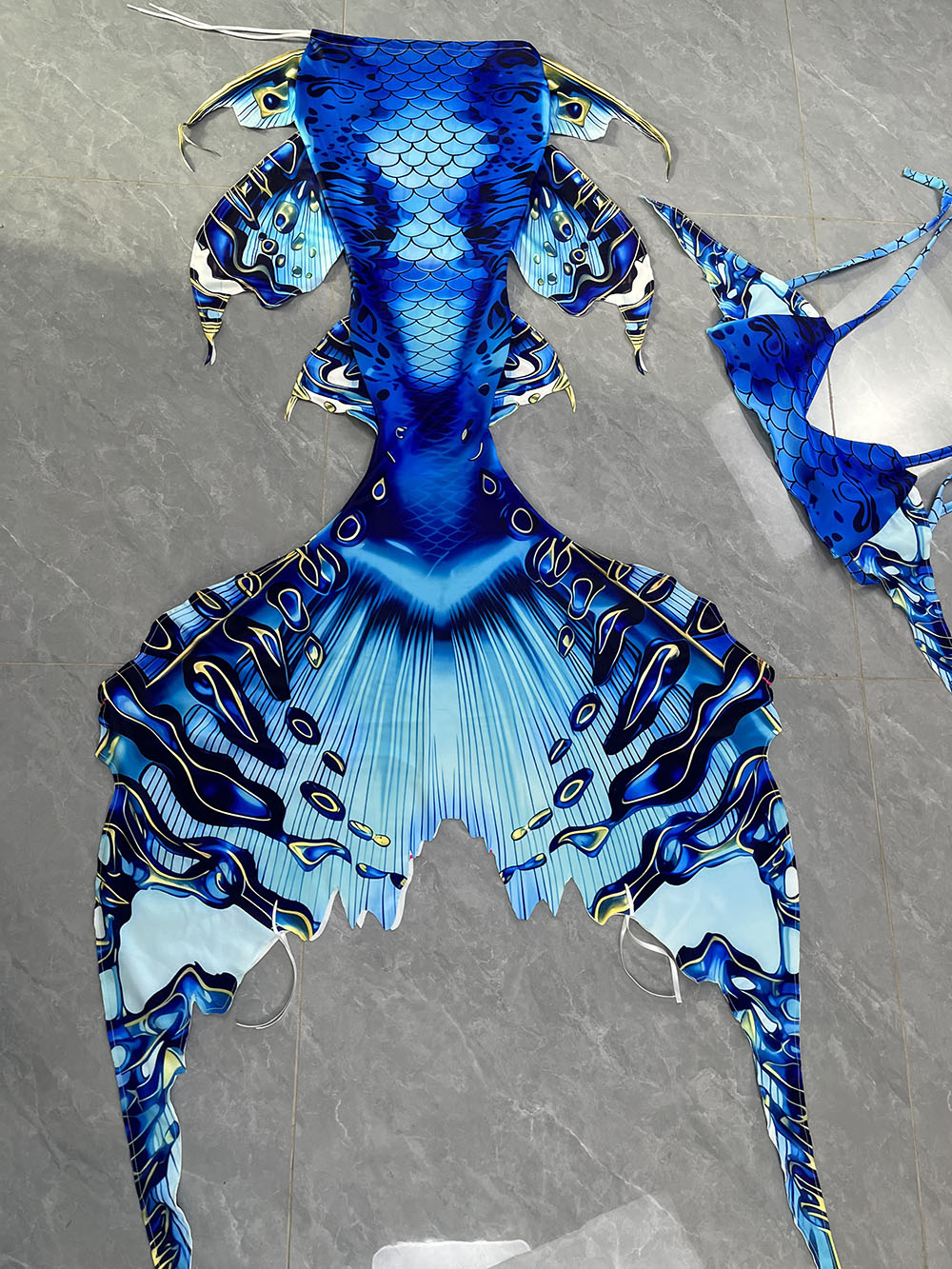 Colorful Dreamy Mermaid Tail A - Aquarium & Marine Museum Kota Kinabalu 评论和价格